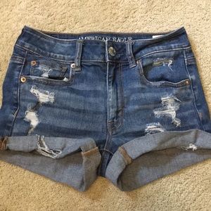 AMERICAN EAGKE DISTRESSED SHORTS